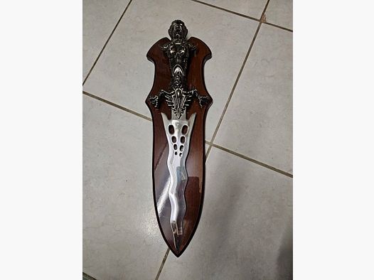 Fantasy Dolch 48cm avec support mural en bois