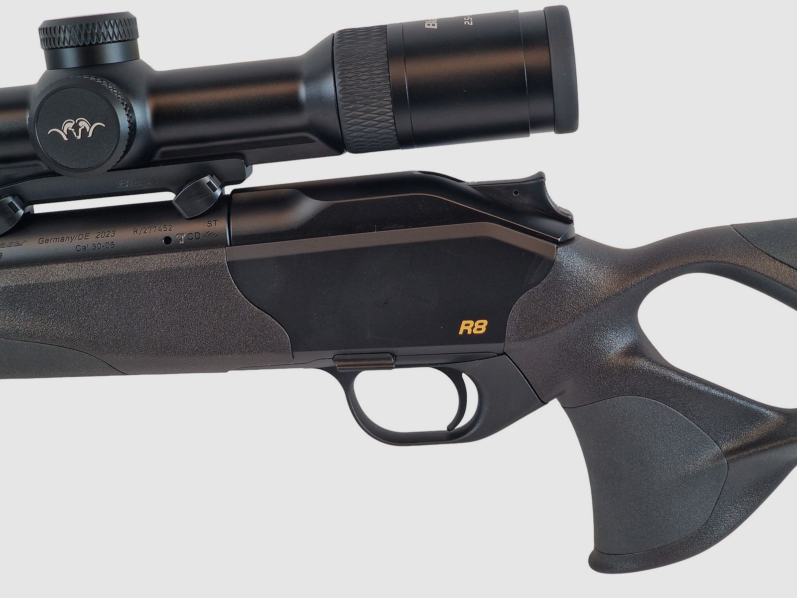 Blaser R8 Ultimate caliber 30-06 LL. 52cm with M15x1 and Blaser B2 2.5-15x56 IC S available immediately