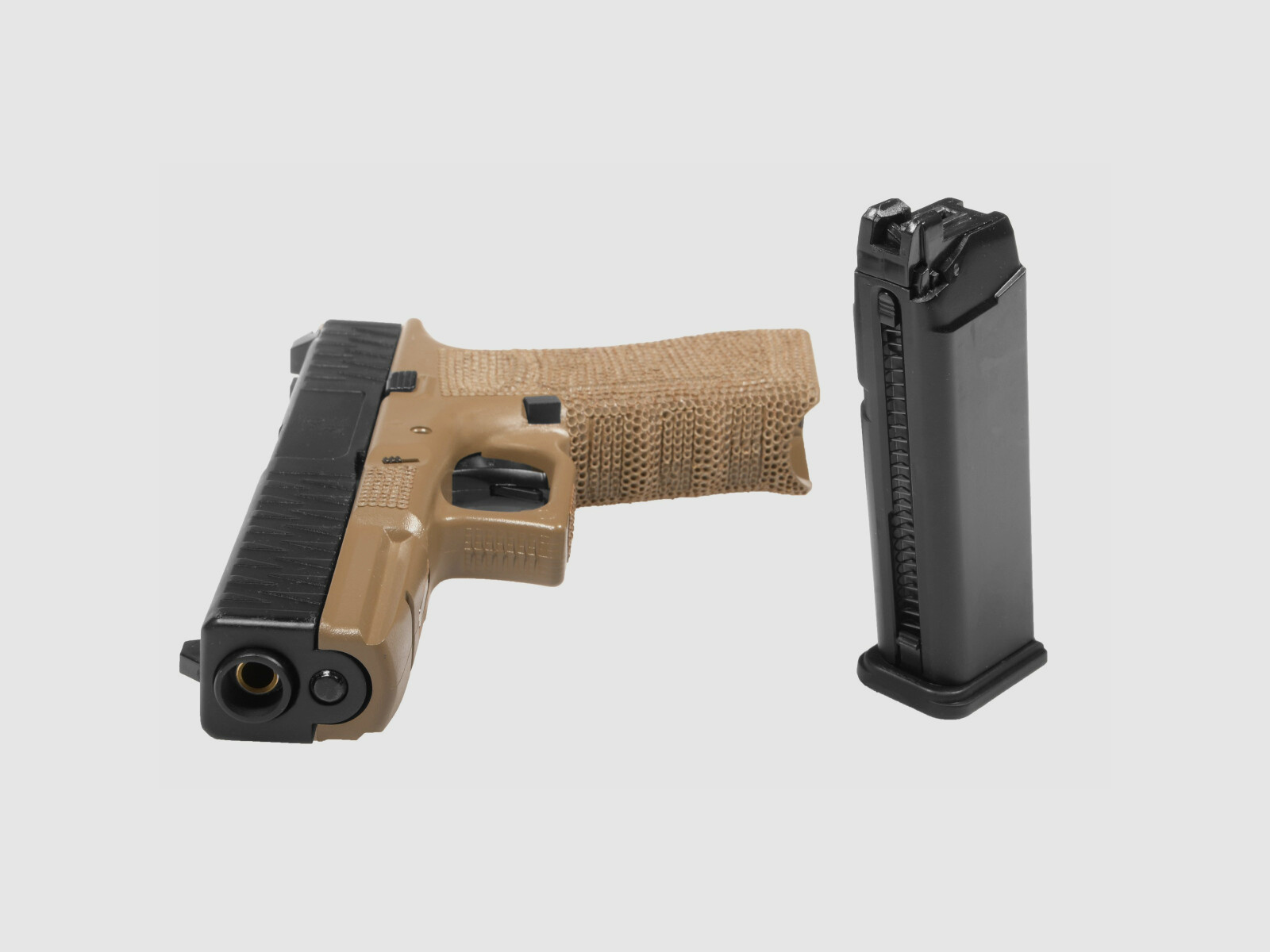 P05 GBB Airsoft Pistole in Tan | Delta Armory