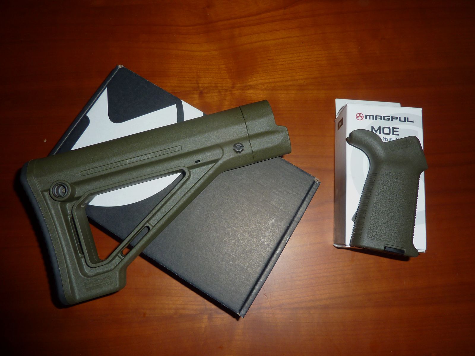Magpul MOE Milspec Fixed Carbine Stock und Magpul Moe Griff