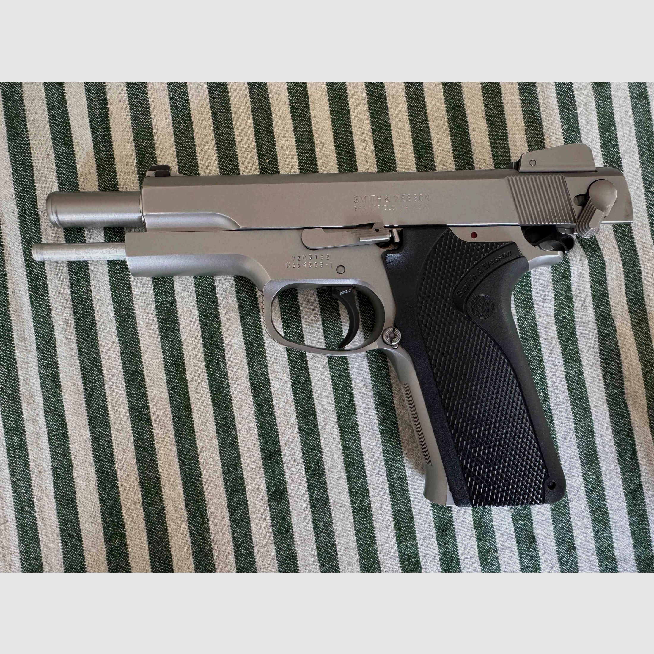 Smith & Wesson 4506-1 in .45 Auto