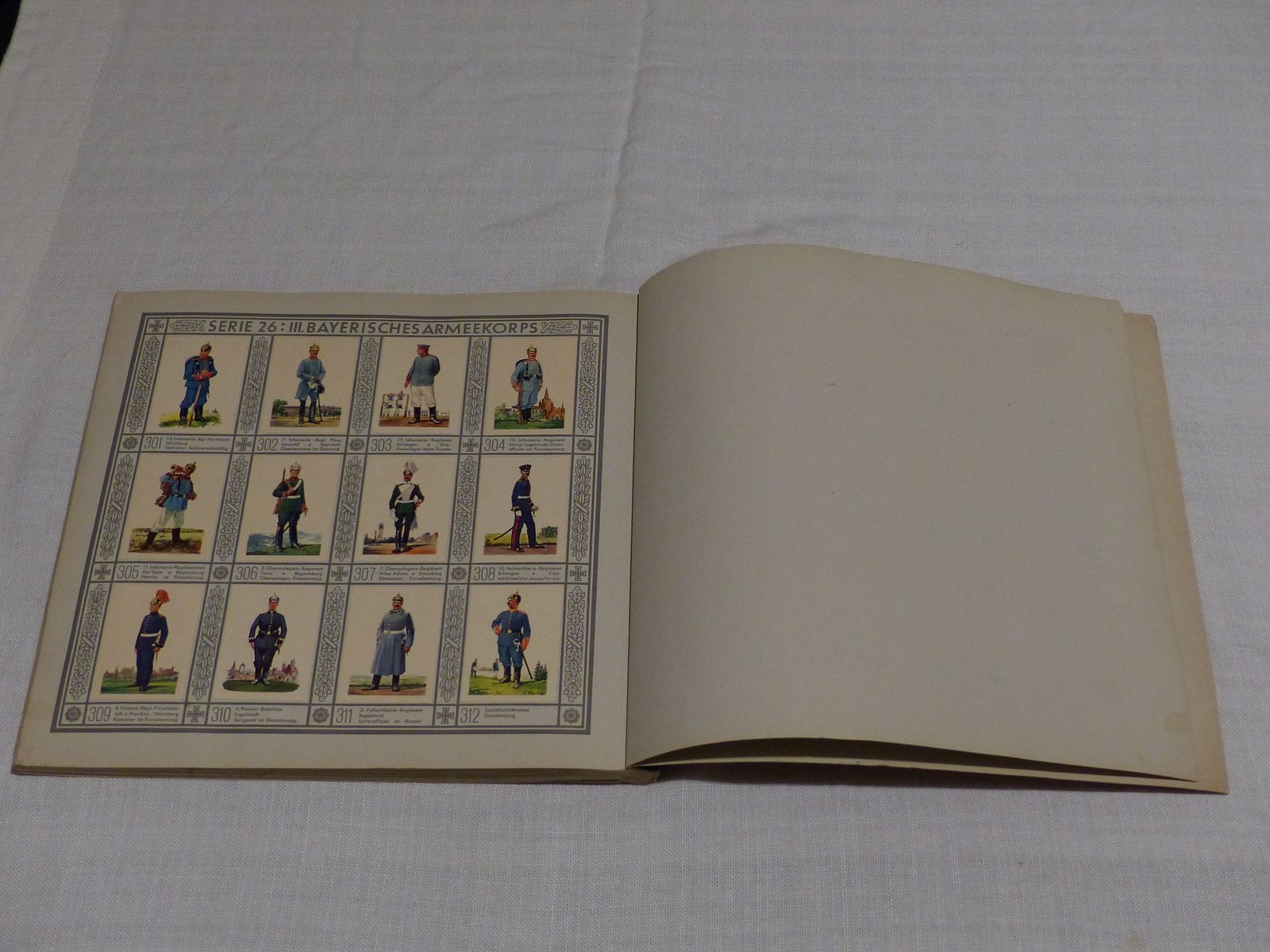 Uniformen van het oude leger compleet stickeralbum rond 1933 WKI WKII